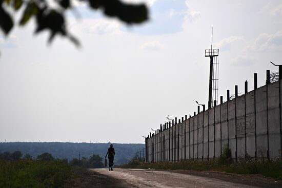 DPR Russia Ukraine Military Operation Prison Shelling