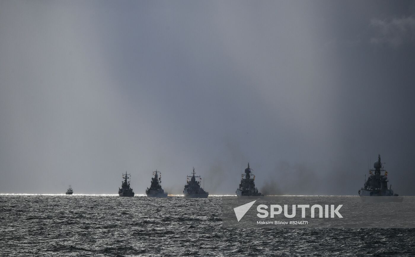 The formation of ships are seen before the main naval parade devoted to Russian Navy Day in Kronstadt, a Russian port city on Kotlin Island, 30 kilometres (19 mi) west of Saint Petersburg, Russia. Location: Russia, St. Petersburg. Author: Maksim Blinov/Sputnik. Russia Navy Day
