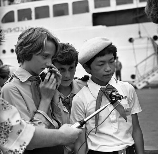Japanese school students in Nakhodka
