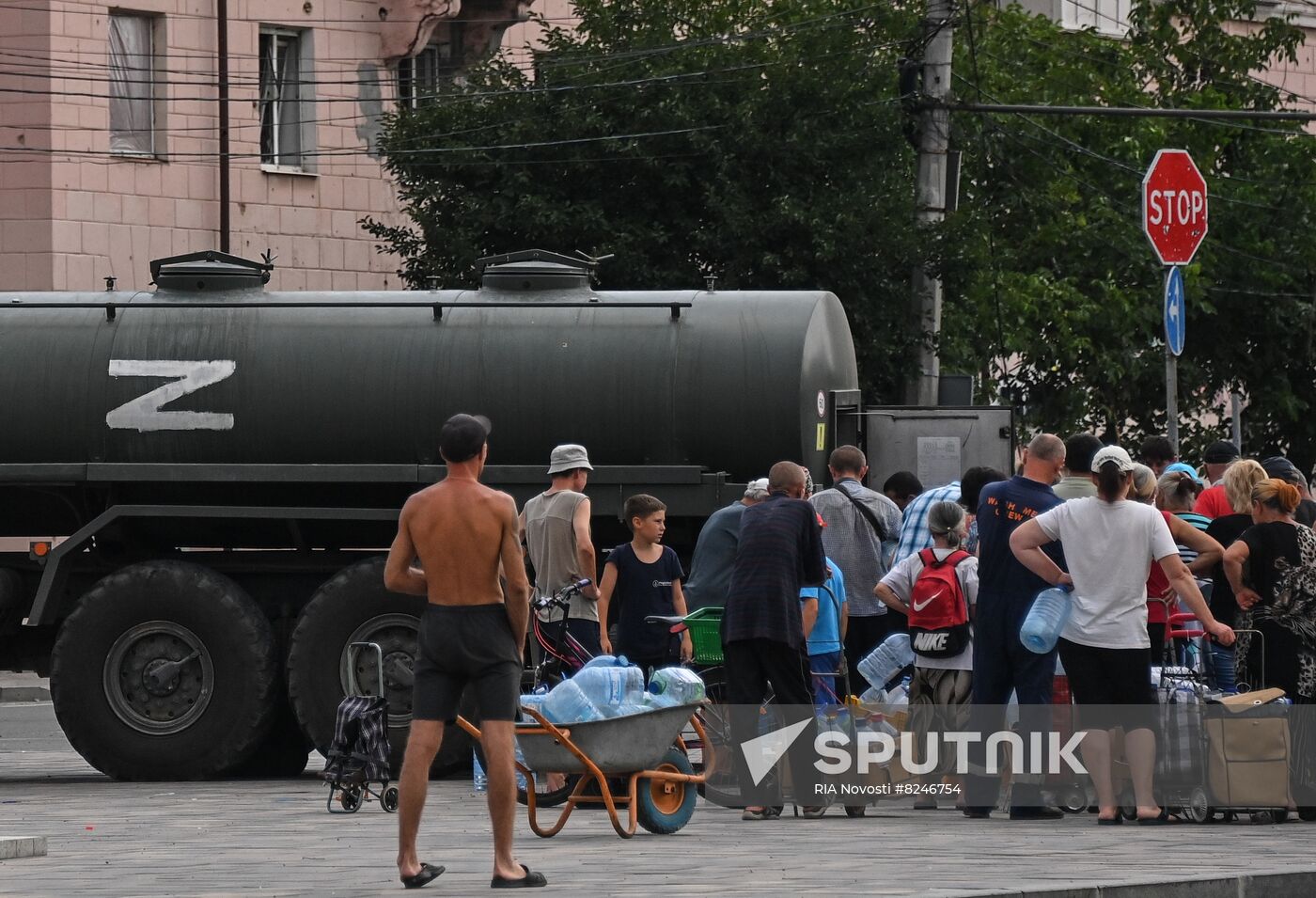 DPR Russia Ukraine Military Operation Water Distribution
