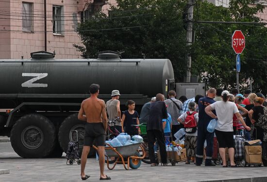 DPR Russia Ukraine Military Operation Water Distribution