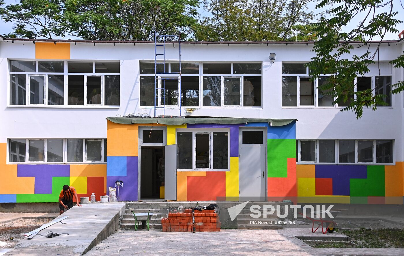 DPR Russia Ukraine Military Operation Kindergarten Restoration