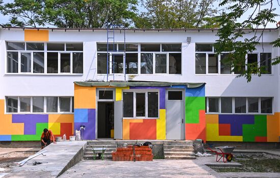 DPR Russia Ukraine Military Operation Kindergarten Restoration