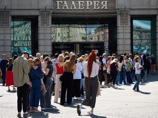Russia Economy Sanctions Stores Reopening