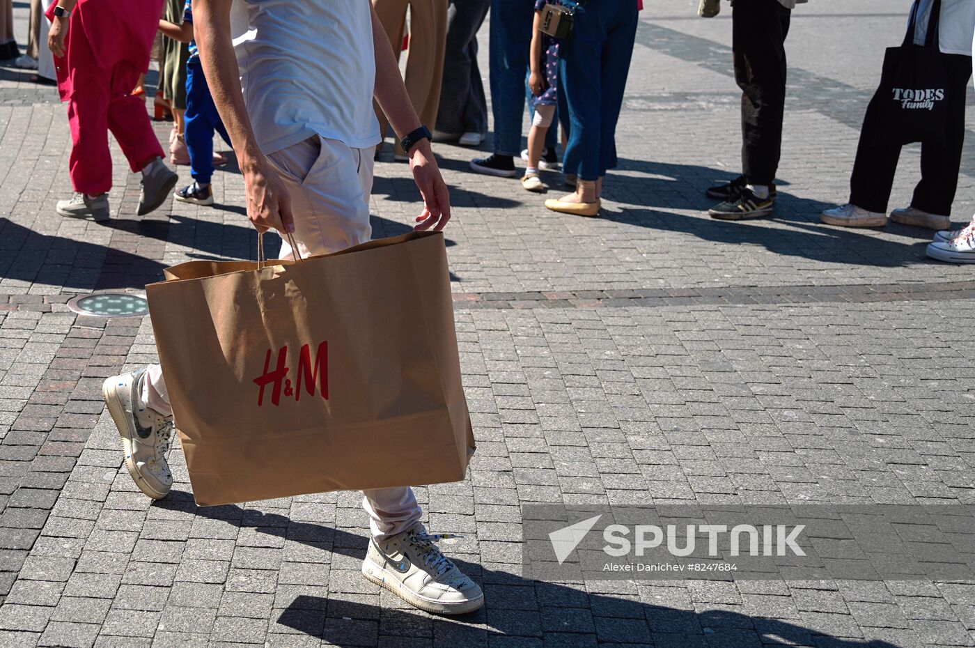 Russia Economy Sanctions Stores Reopening
