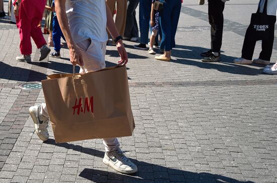 Russia Economy Sanctions Stores Reopening