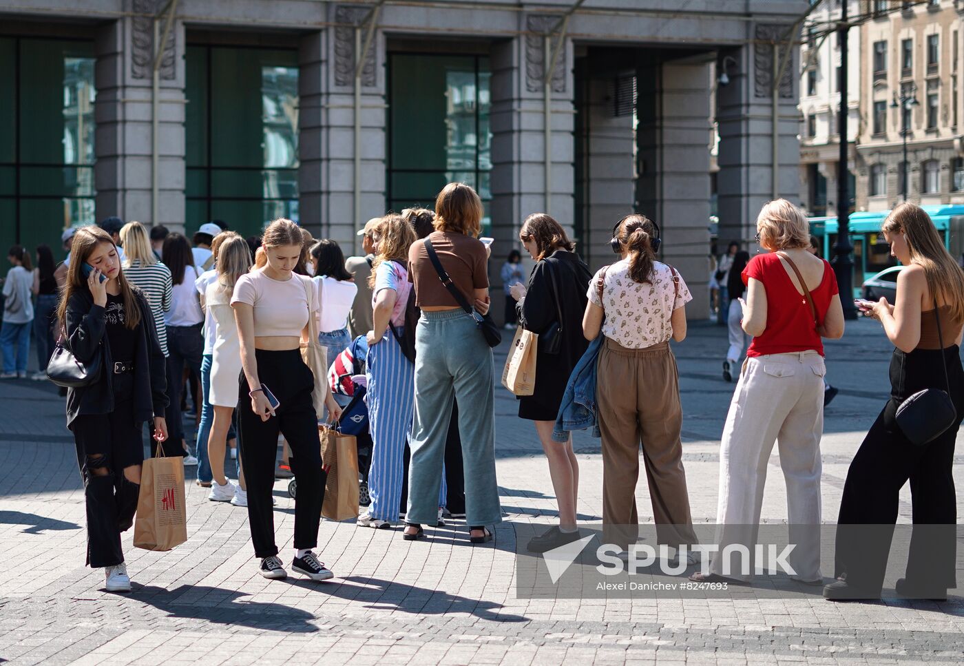 Russia Economy Sanctions Stores Reopening