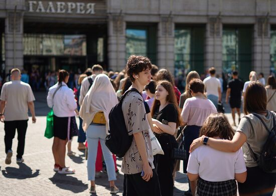  Russia Economy Sanctions Stores Reopening
