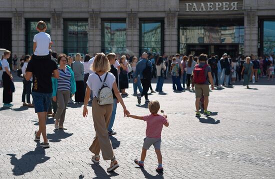  Russia Economy Sanctions Stores Reopening