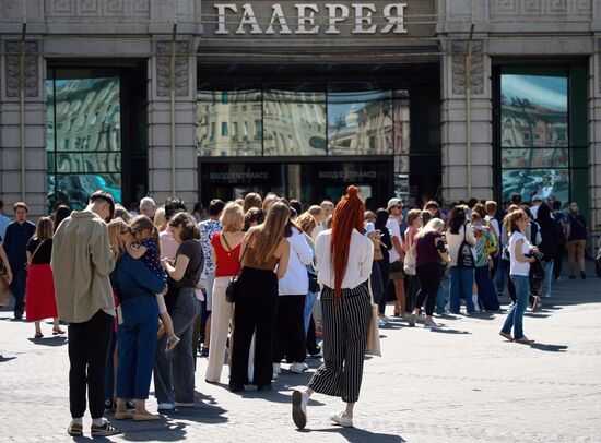  Russia Economy Sanctions Stores Reopening