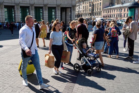  Russia Economy Sanctions Stores Reopening