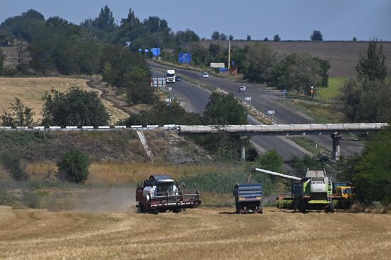 DPR Russia Ukraine Military Operation Wheat Harvesting