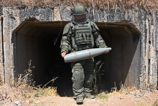 DPR Russia Ukraine Military Operation Demining