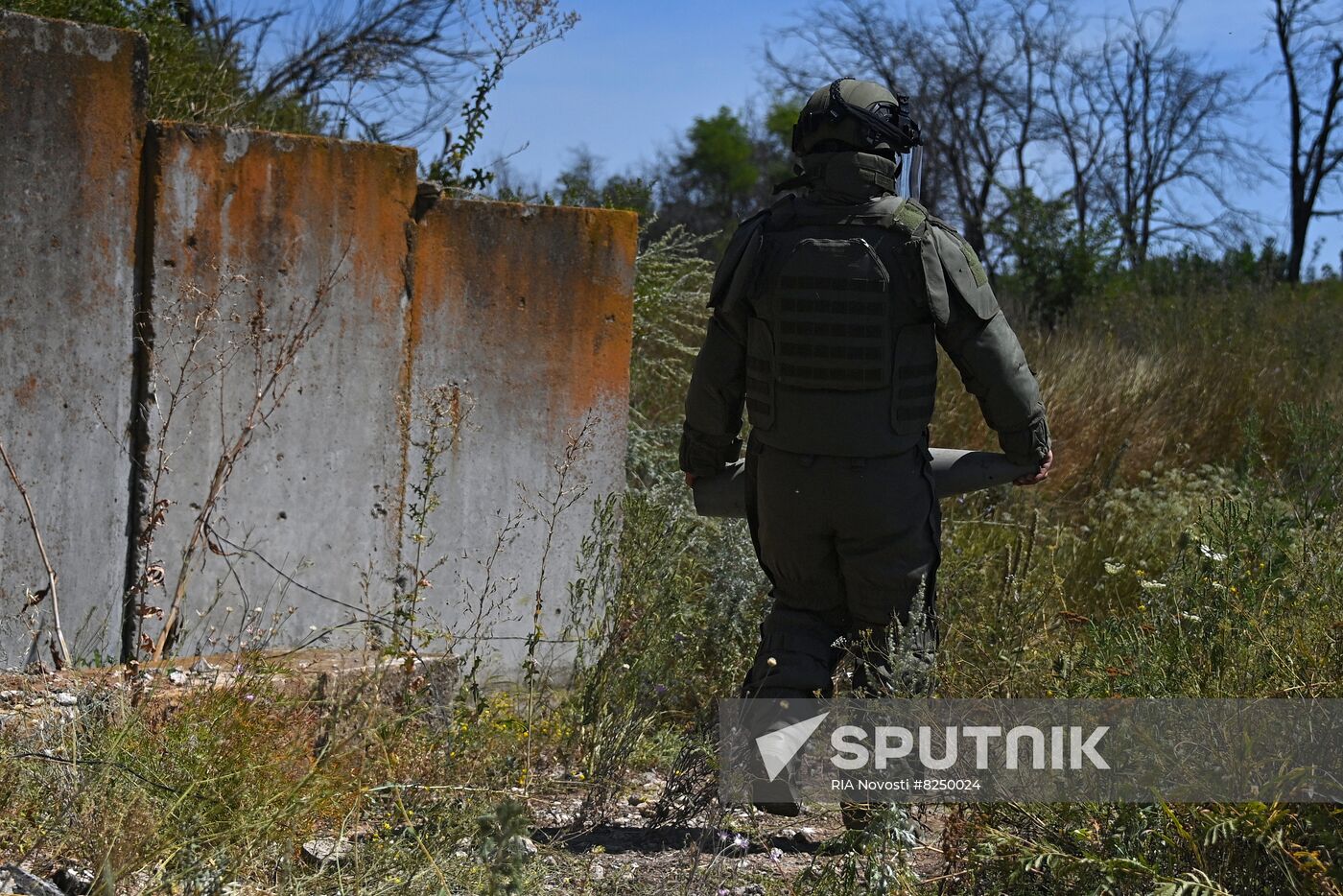 DPR Russia Ukraine Military Operation Demining