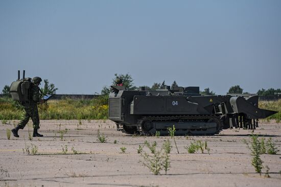 DPR Russia Ukraine Military Operation Sapper Robots