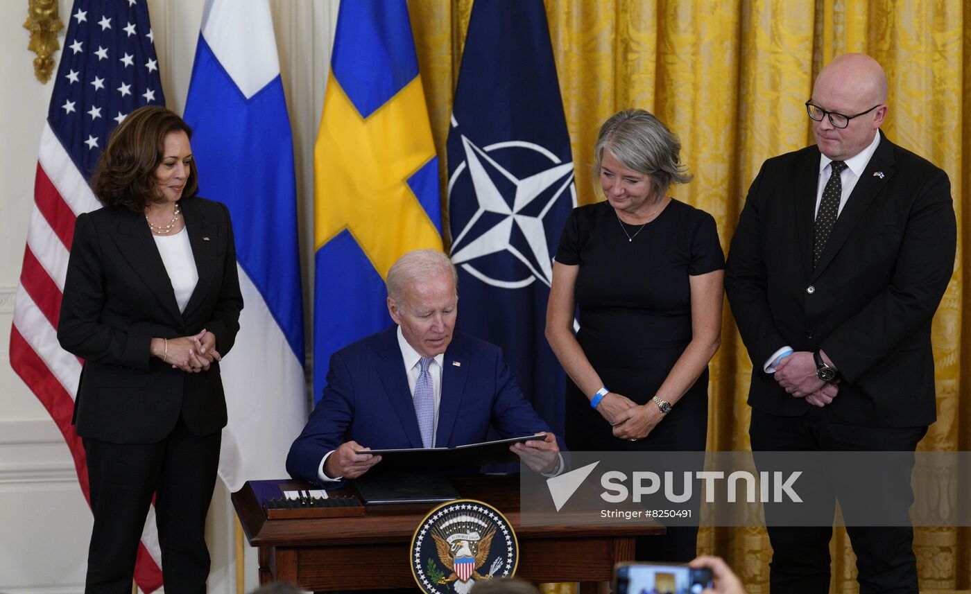 U.S. Vice President Kamala Harris, U.S. President Joe Biden, Swedish ambassador to the U.S. Karin Olofsdotter and Finnish ambassador to the U.S. Mikko Hautala, attend the signing ceremony of documents endorsing Finland's and Sweden's accession to NATO, at the White House, in Washington, the United States. Location: USA, Washington. Author: Stringer/Sputnik. US Finland Sweden NATO Accession