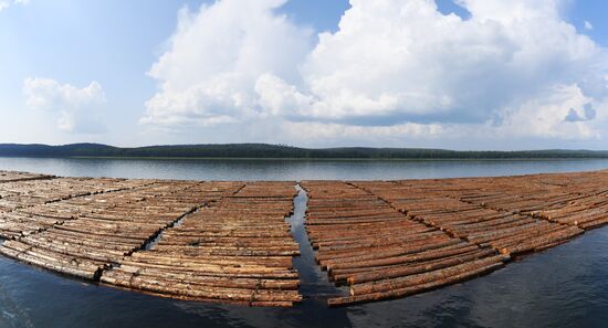 Russia Timber Rafting