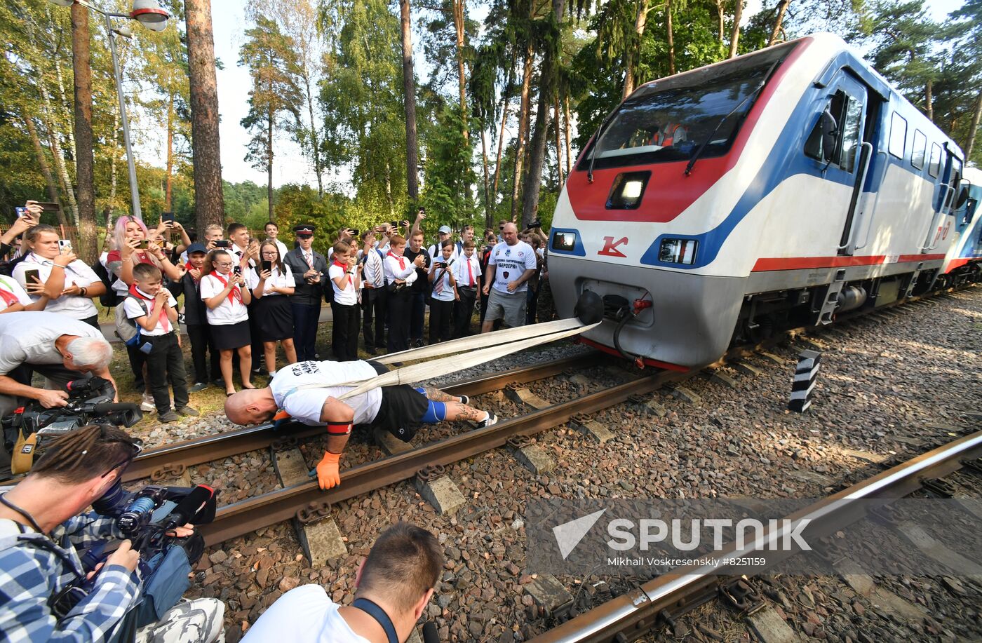 Russia Power Extreme Train Pulling