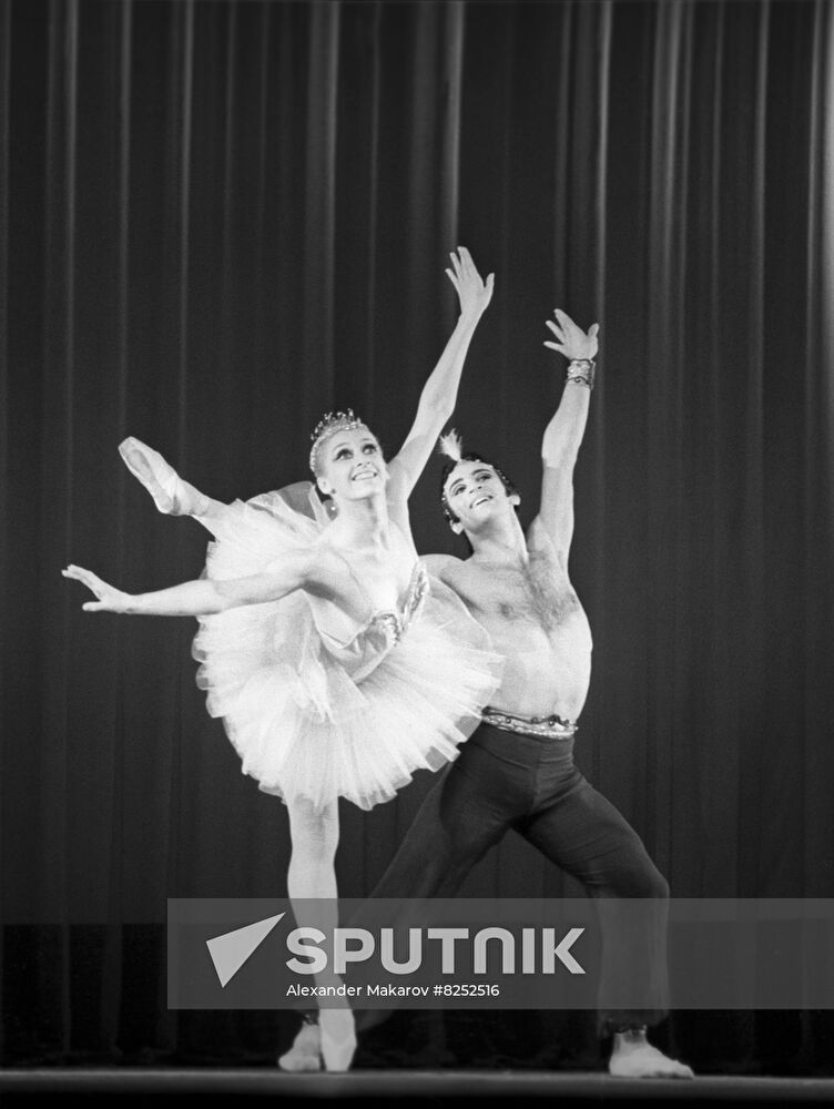 French Grand Opera dancers Francesca Zumbo and Patrice Bart perform at Bolshoi Theater