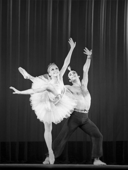 French Grand Opera dancers Francesca Zumbo and Patrice Bart perform at Bolshoi Theater