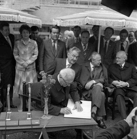 Delegation of German Democratic Republic visits USSR