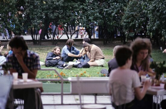 1990s Moscow youth