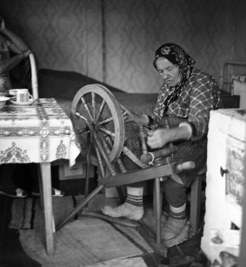 Natalya Savina, fisher and weaver