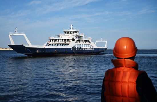 DPR Russia Ukraine Military Operation Ferry