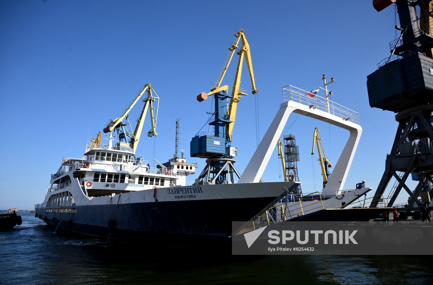 DPR Russia Ukraine Military Operation Ferry