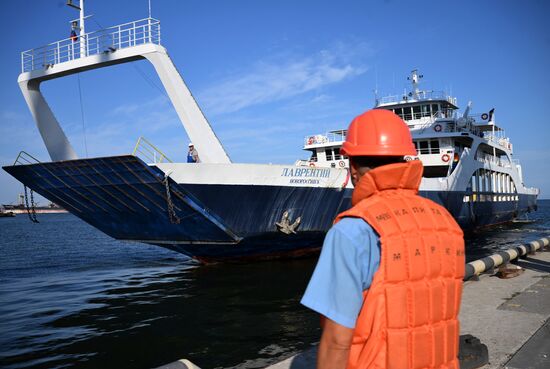 DPR Russia Ukraine Military Operation Ferry