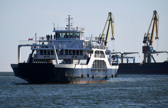 DPR Russia Ukraine Military Operation Ferry