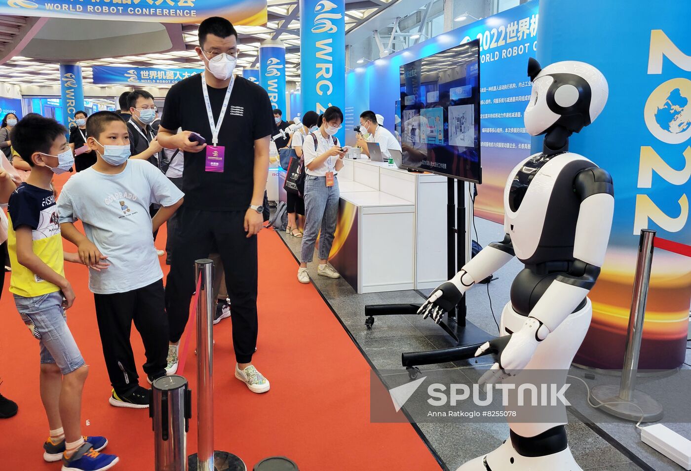 Visitors explore the World Robot Conference 2022 in Beijing, China. Location: China, Beijing. Author: Anna Ratkoglo/Sputnik. China World Robot Conference