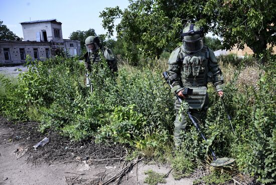 DPR Russia Ukraine Military Operation Demining