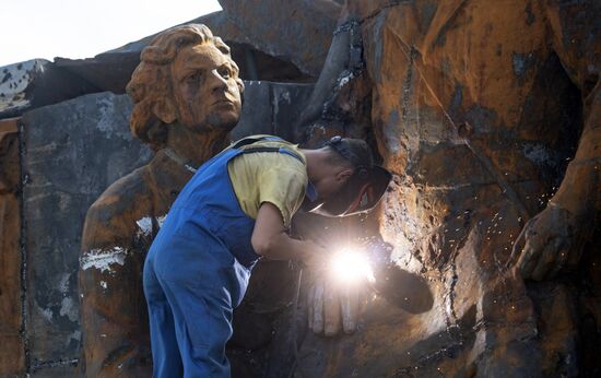 DPR Russia Ukraine Military Operation Memorial Restoration