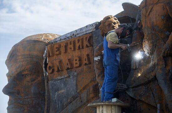 DPR Russia Ukraine Military Operation Memorial Restoration