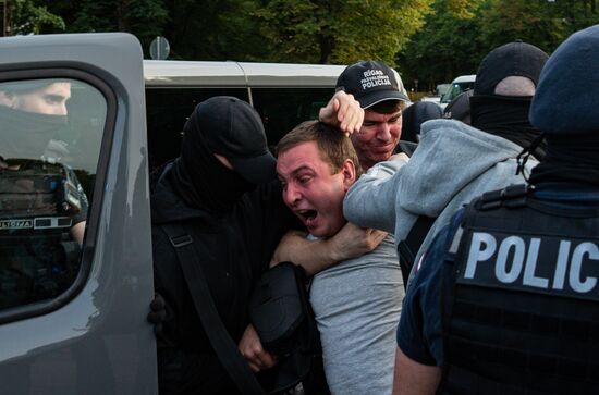 Latvia WWII Soviet Monument Demolition