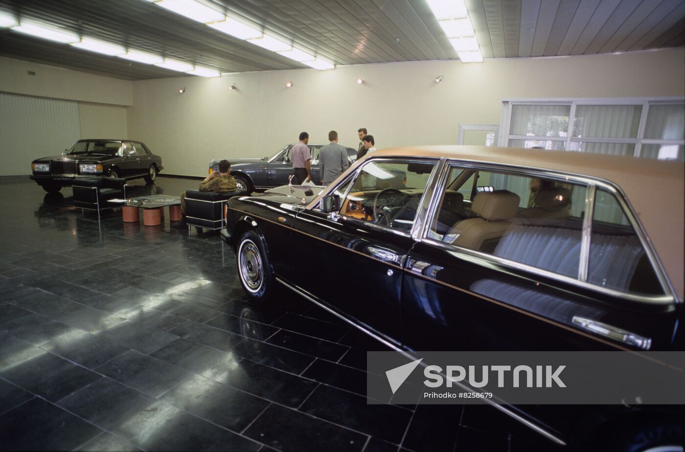 Rolls Royce auto dealer
