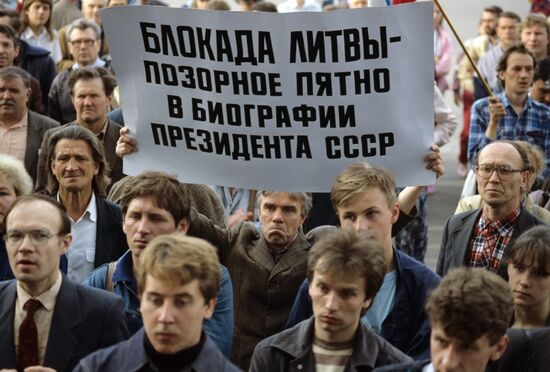 Moscow rally in support of Lithuania's independence