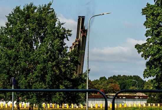 Latvia WWII Soviet Monument Demolition