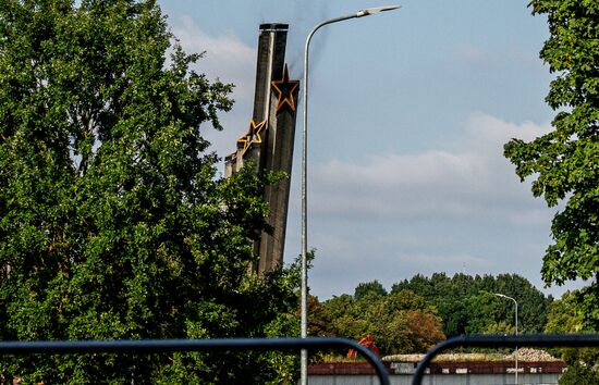 Latvia WWII Soviet Monument Demolition