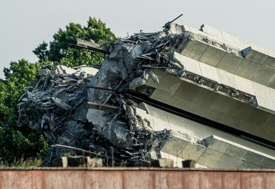 Latvia WWII Soviet Monument Demolition