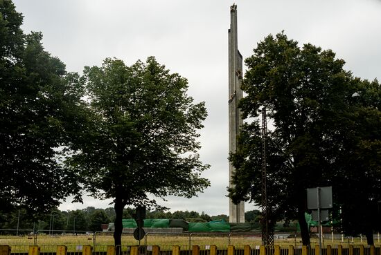 Latvia WWII Soviet Monument Demolition