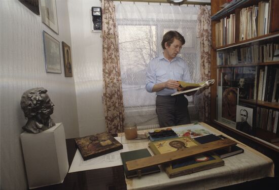 Lacquer miniaturist Pyotr Mityashin