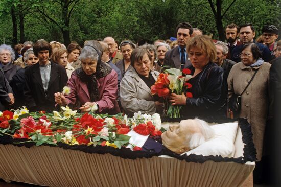 Paying last respects to Sergei Obraztsov