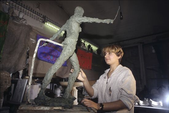 Sculptor Yelizaveta Lavinskaya