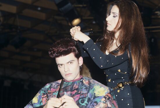 Experimental show seminar of modern European hairstyle fashion