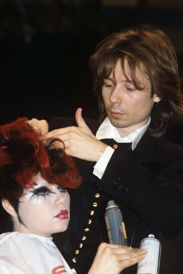 Experimental show seminar of modern European hairstyle fashion