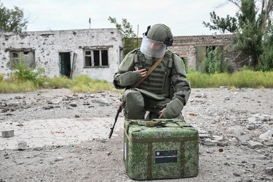 DPR Russia Ukraine Military Operation Sapper Equipment