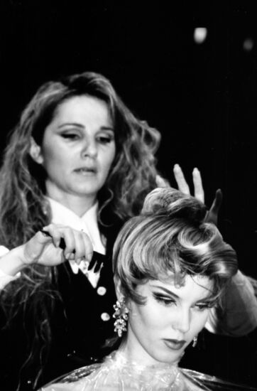 Experimental show seminar of modern European hairstyle fashion
