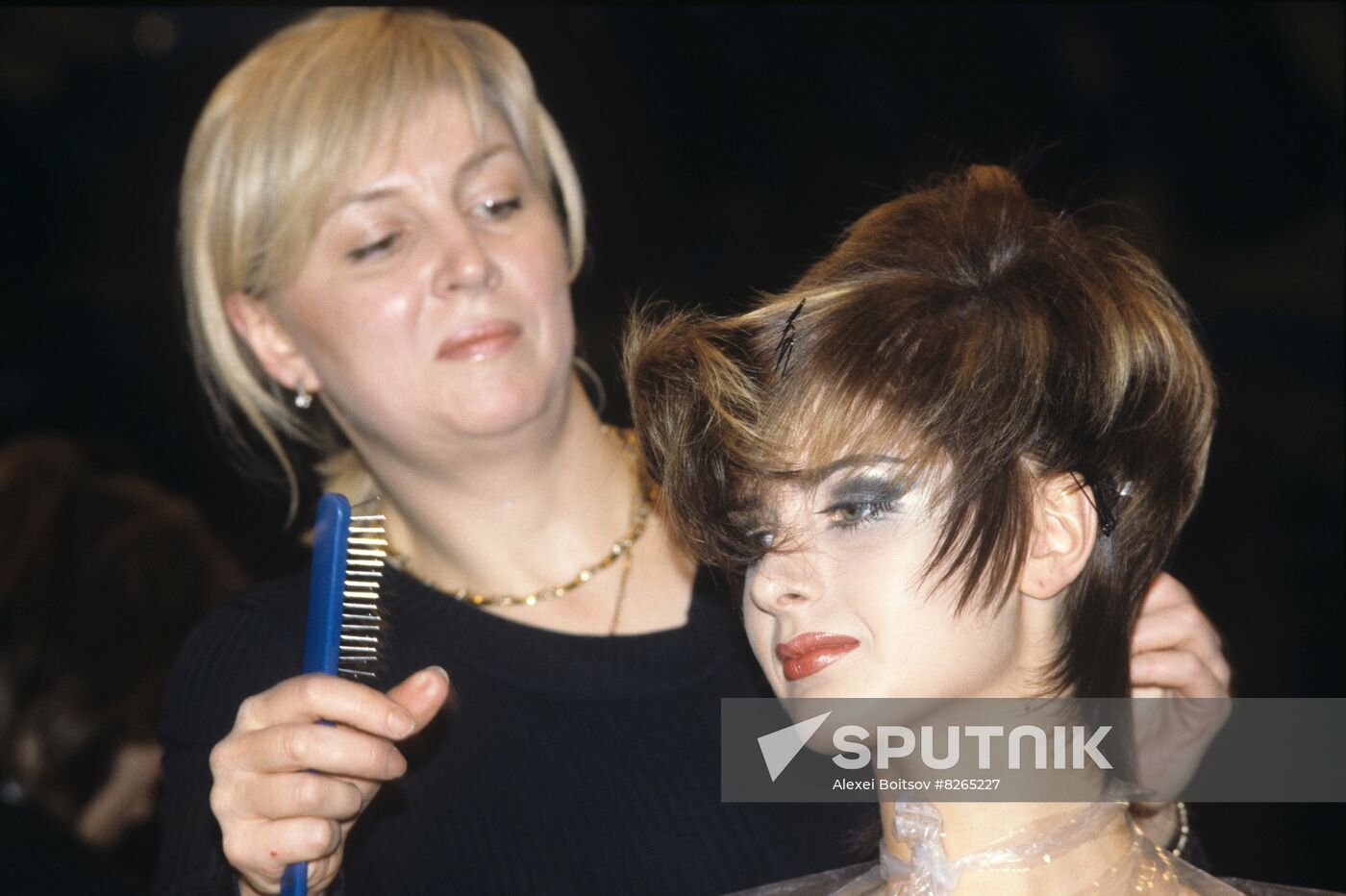 Experimental show seminar of modern European hairstyle fashion